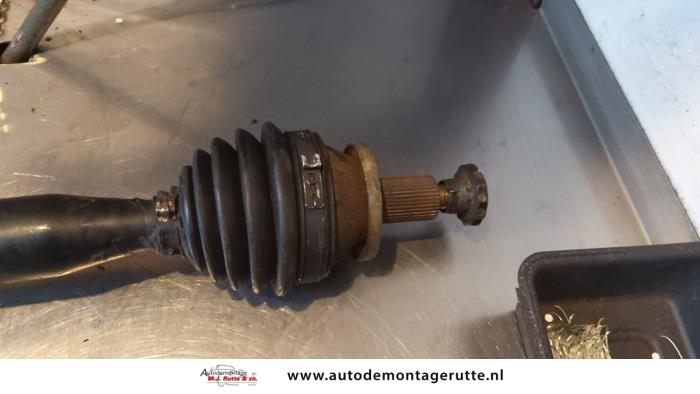 Arbre de transmission avant droit d'un Volkswagen Polo IV (9N1/2/3) 1.4 16V 2007