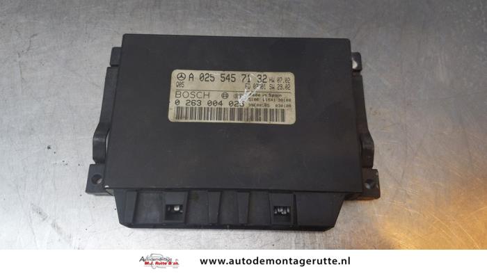 Begagnade PDC-modul Mercedes E (W211) 2.7 E-270 CDI 20V Pris på förfrågan erbjuds av Autodemontage M.J. Rutte B.V.