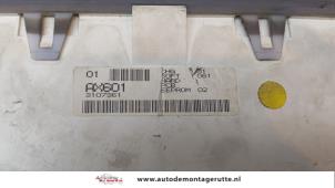 Innerdisplay från en Nissan Micra (K12) 1.2 16V 2003