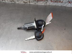 Gebrauchte Zündschloss + Schlüssel Opel Agila (A) 1.0 12V Twin Port Preis auf Anfrage angeboten von Autodemontage M.J. Rutte B.V.