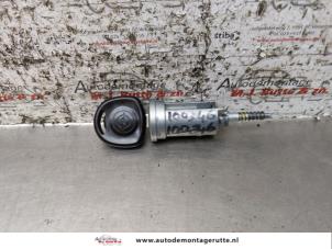 Gebrauchte Zündschloss + Schlüssel Opel Agila (A) 1.2 16V Preis auf Anfrage angeboten von Autodemontage M.J. Rutte B.V.