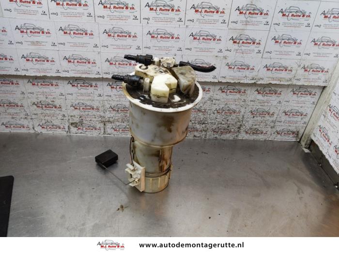 Electric fuel pump from a Toyota Aygo (B10) 1.0 12V VVT-i 2008