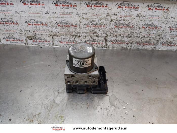 Begagnade ABS-pump Hyundai i10 (F5) 1.1i 12V Pris på förfrågan erbjuds av Autodemontage M.J. Rutte B.V.