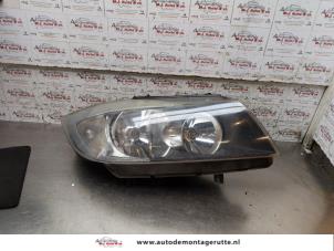 Used Headlight, right BMW 3 serie Touring (E91) 318i 16V Price on request offered by Autodemontage M.J. Rutte B.V.