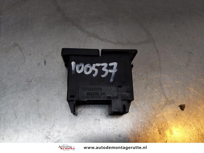 Panikbeleuchtung Schalter van een Volvo 440 1.8 i DL/GLE 1996
