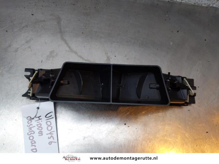 Dashboard vent from a BMW 3 serie Touring (E91) 318i 16V 2008