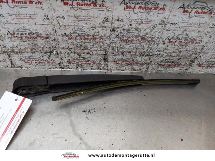 Rear wiper arm from a BMW 3 serie Touring (E91) 318i 16V 2008