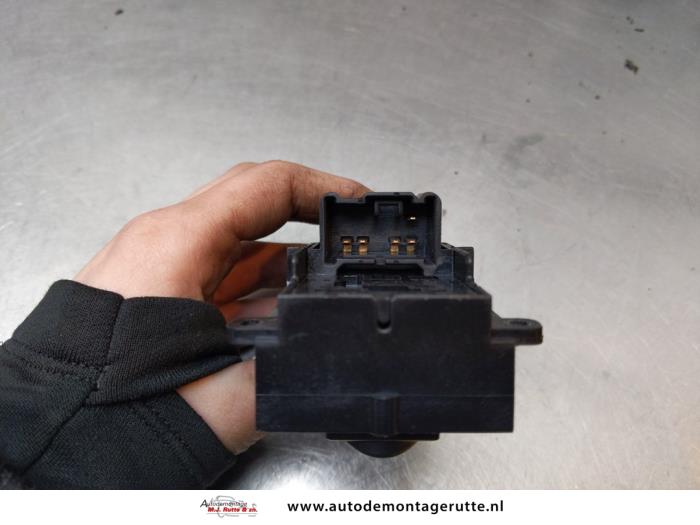 Electric window switch from a Honda Civic (FA/FD) 1.3 Hybrid 2009