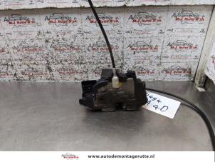 Used Rear door mechanism 4-door, right Renault Clio III (BR/CR) 1.6 16V Price on request offered by Autodemontage M.J. Rutte B.V.