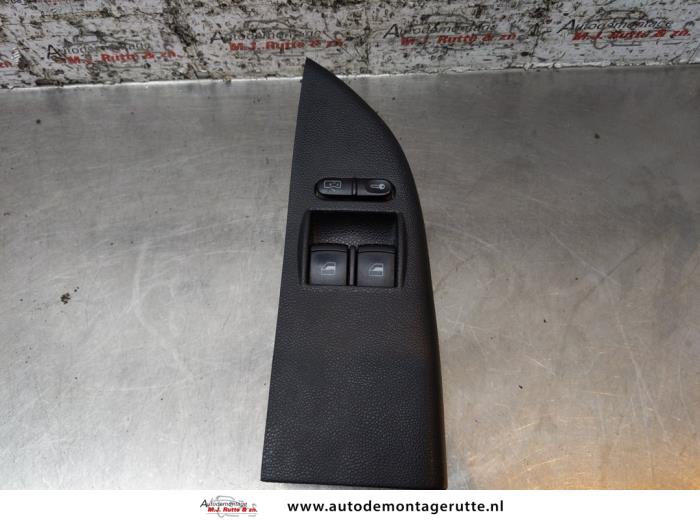 Usados Interruptor combinado de ventanillas Skoda Fabia (6Y5) 1.4i 16V Precio de solicitud ofrecido por Autodemontage M.J. Rutte B.V.