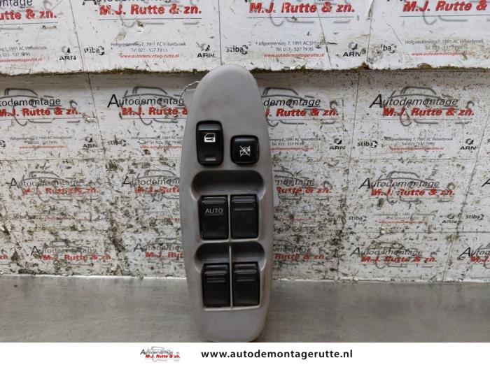 Używane Przelacznik combi okienny Nissan Almera Tino (V10M) 1.8 16V Cena na żądanie oferowane przez Autodemontage M.J. Rutte B.V.
