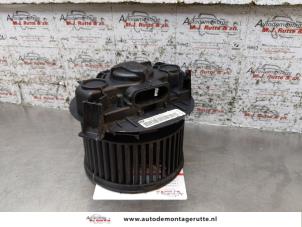 Used Heating and ventilation fan motor Renault Clio III (BR/CR) 1.4 16V Price on request offered by Autodemontage M.J. Rutte B.V.