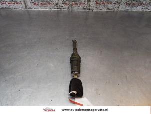 Used Door lock cylinder, left Citroen C3 (FC/FL/FT) 1.4 Price on request offered by Autodemontage M.J. Rutte B.V.