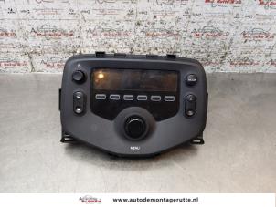 Gebrauchte Radio Peugeot 108 1.0 12V Preis auf Anfrage angeboten von Autodemontage M.J. Rutte B.V.