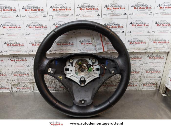 Begagnade Ratt BMW 3 serie (E90) 318i 16V Pris € 50,00 Marginaltabell erbjuds av Autodemontage M.J. Rutte B.V.