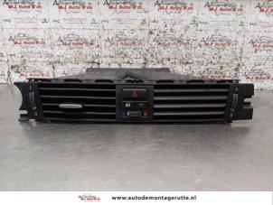 Used Dashboard vent BMW 3 serie (E90) 318i 16V Price on request offered by Autodemontage M.J. Rutte B.V.