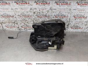 Used Rear door mechanism 4-door, right BMW 3 serie (E90) 318i 16V Price on request offered by Autodemontage M.J. Rutte B.V.