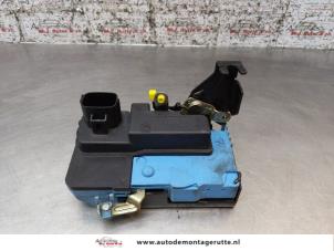Gebrauchte Türschlossmechanik 4-türig rechts vorne Volvo XC90 I 2.9 T6 24V Preis € 45,00 Margenregelung angeboten von Autodemontage M.J. Rutte B.V.