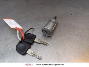 Usados Cilindro de cerradura de puerta izquierda Chevrolet Matiz 0.8 S,SE Precio de solicitud ofrecido por Autodemontage M.J. Rutte B.V.