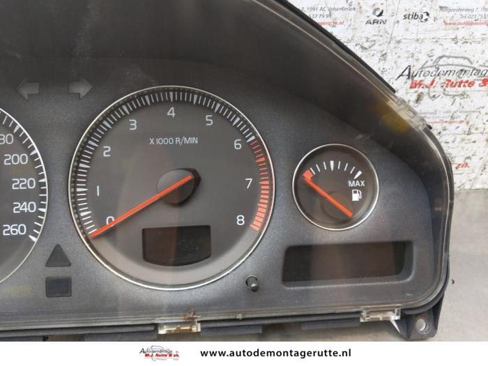 Odometer KM from a Volvo XC90 I 2.9 T6 24V 2003