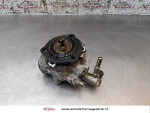 Used High pressure pump Opel Vectra C GTS 2.2 DIG 16V Price € 250,00 Margin scheme offered by Autodemontage M.J. Rutte B.V.