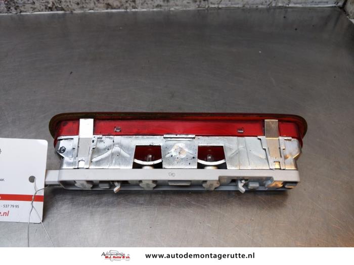 Dodatkowe swiatlo stopu srodek z Fiat Doblo Cargo (263) 1.3 MJ 16V DPF Euro 5 2011