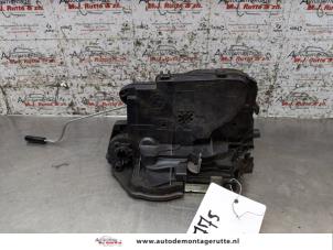 Used Rear door mechanism 4-door, right BMW 3 serie (E90) 320i 16V Price on request offered by Autodemontage M.J. Rutte B.V.