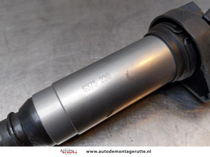 Pen ignition coil from a BMW 3 serie (E90) 320i 16V 2005
