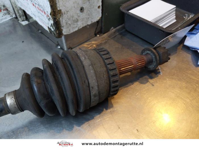 Front drive shaft, right from a Opel Meriva 1.6 16V 2006