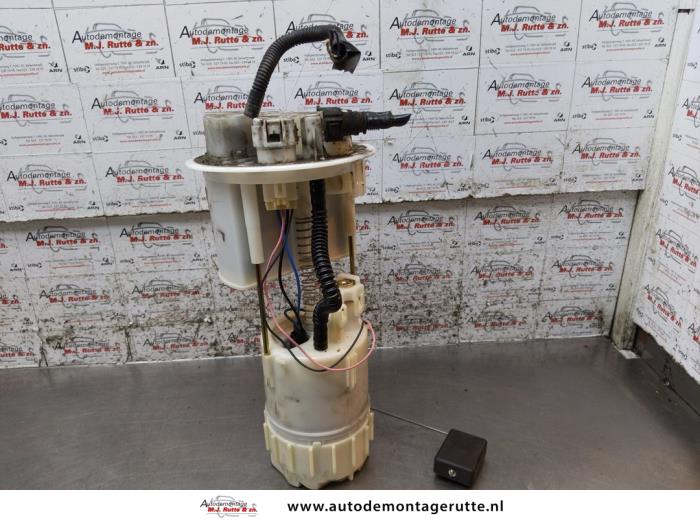 Electric fuel pump from a Toyota Aygo (B10) 1.0 12V VVT-i 2005