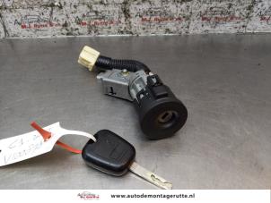 Used Ignition lock + key Peugeot 107 1.0 12V Price on request offered by Autodemontage M.J. Rutte B.V.