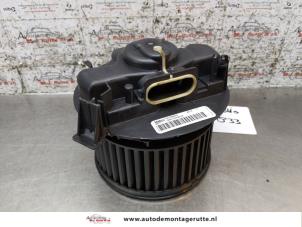 Used Heating and ventilation fan motor Renault Clio III (BR/CR) 1.2 16V 75 Price on request offered by Autodemontage M.J. Rutte B.V.