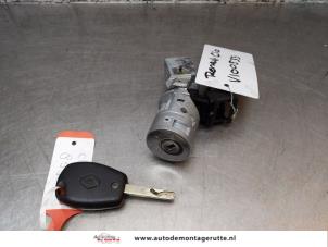 Gebrauchte Zündschloss + Schlüssel Renault Clio III (BR/CR) 1.2 16V 75 Preis auf Anfrage angeboten von Autodemontage M.J. Rutte B.V.
