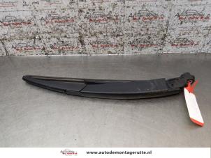 Used Rear wiper arm BMW i3 (I01) i3s 120Ah Price on request offered by Autodemontage M.J. Rutte B.V.