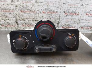 Usados Panel de control de calefacción Renault Clio III (BR/CR) 1.2 16V TCe 100 Precio de solicitud ofrecido por Autodemontage M.J. Rutte B.V.