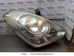 Used Headlight, right Hyundai H-300 2.5 CRDi Price on request offered by Autodemontage M.J. Rutte B.V.