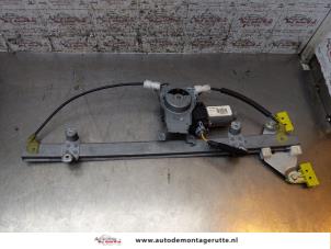 Used Window mechanism 4-door, front right Nissan Note (E11) 1.4 16V Price on request offered by Autodemontage M.J. Rutte B.V.