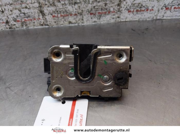 Door lock mechanism 2-door, right from a Dacia Dokker Express (8S) 1.5 dCi 75 2015
