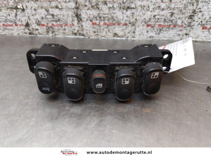 Usados Interruptor combinado de ventanillas Chevrolet HHR 2.4 16V Precio de solicitud ofrecido por Autodemontage M.J. Rutte B.V.