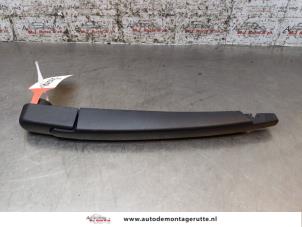 Gebrauchte Scheibenwischerarm hinten Opel Corsa F (UB/UH/UP) 1.2 Turbo 12V 130 Preis € 15,00 Margenregelung angeboten von Autodemontage M.J. Rutte B.V.