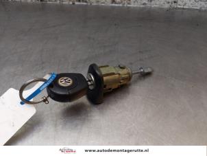 Used Door lock cylinder, left Volkswagen Fox (5Z) 1.4 16V Price on request offered by Autodemontage M.J. Rutte B.V.
