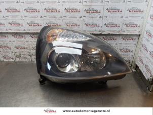 Used Headlight, right Renault Clio II (BB/CB) 1.6 16V Price on request offered by Autodemontage M.J. Rutte B.V.