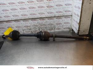 Used Front drive shaft, right Fiat Croma (194) 2.2 MPI 16V Price on request offered by Autodemontage M.J. Rutte B.V.