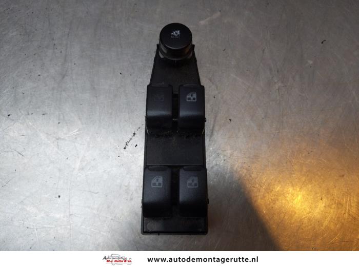Usados Interruptor combinado de ventanillas Chevrolet Spark (M300) 1.0 16V Bifuel Precio de solicitud ofrecido por Autodemontage M.J. Rutte B.V.