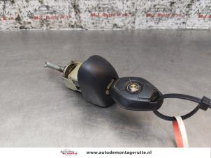 Used Door lock cylinder, left BMW 3 serie (E46/4) 318i Price on request offered by Autodemontage M.J. Rutte B.V.