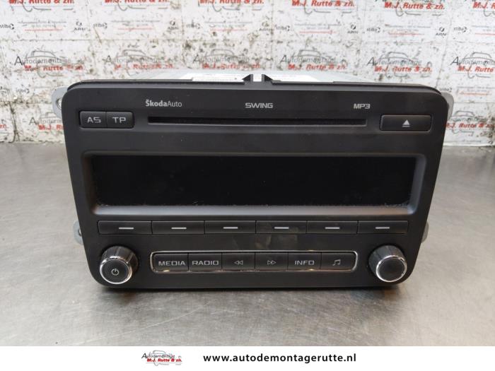 Używane Radio Skoda Fabia II Combi 1.2 TSI Cena na żądanie oferowane przez Autodemontage M.J. Rutte B.V.