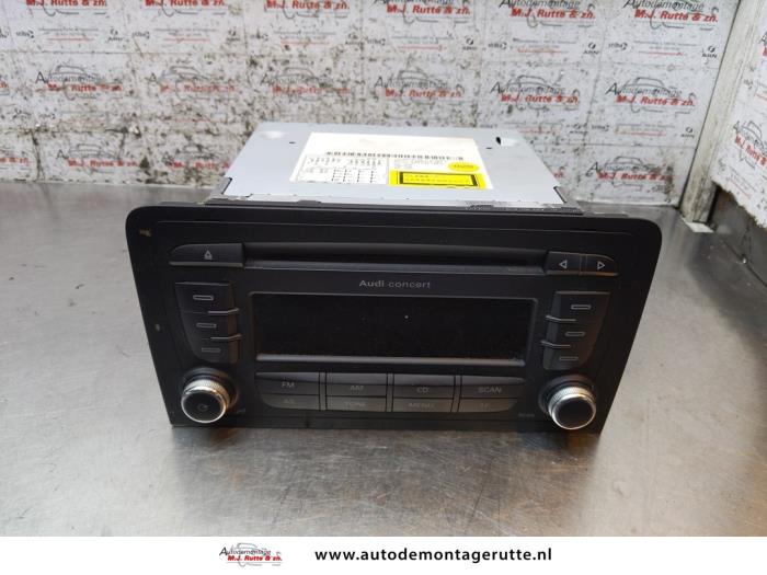 Używane Radio Audi A3 Sportback (8PA) 2.0 TDI 16V Cena na żądanie oferowane przez Autodemontage M.J. Rutte B.V.