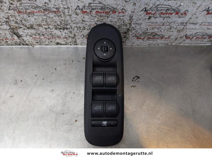 Usados Interruptor combinado de ventanillas Ford S-Max (GBW) 2.0 16V Precio de solicitud ofrecido por Autodemontage M.J. Rutte B.V.