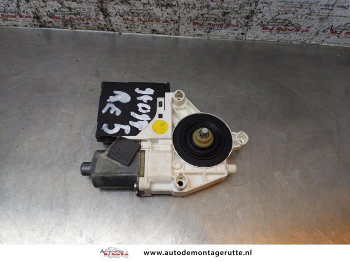 Usados Motor de ventanilla de puerta Audi A3 (8P1) 1.6 Precio de solicitud ofrecido por Autodemontage M.J. Rutte B.V.