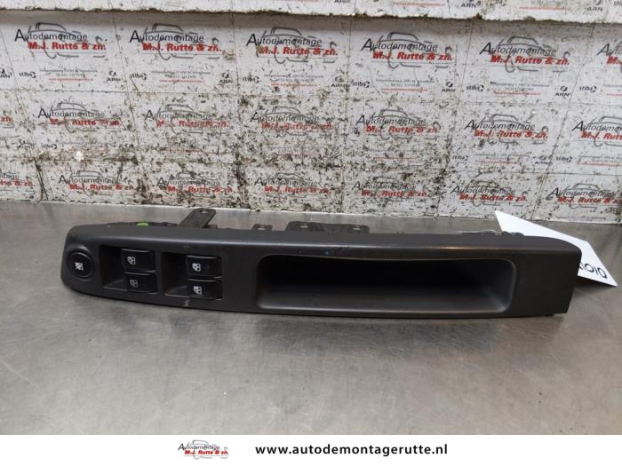 Usados Interruptor combinado de ventanillas Chevrolet Spark (M300) 1.0 16V Bifuel Precio de solicitud ofrecido por Autodemontage M.J. Rutte B.V.